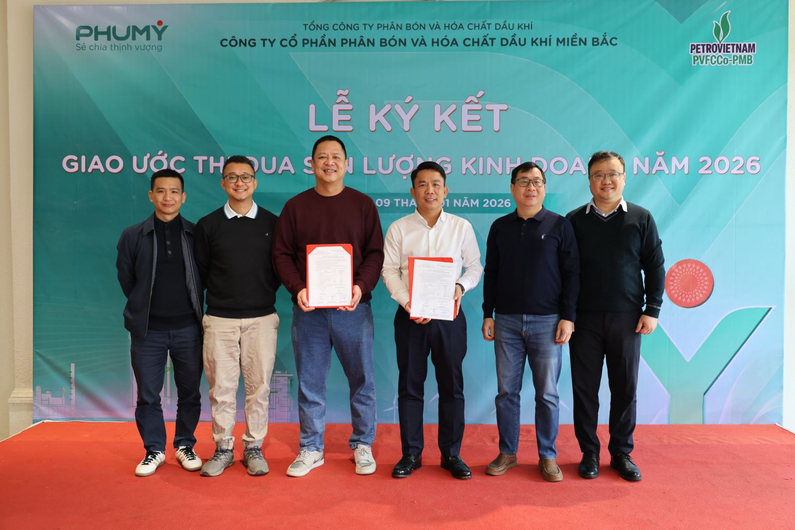 Công ty Cổ phần Phân bón và Hóa chất Dầu khí miền Bắc tổ chức Lễ ký kết Giao ước thi đua sản lượng kinh doanh năm 2026 và Sinh hoạt chuyên đề “Xây dựng và nâng tầm văn hóa doanh nghiệp – Nền tảng cho gắn kết và phát triển bền vững”.